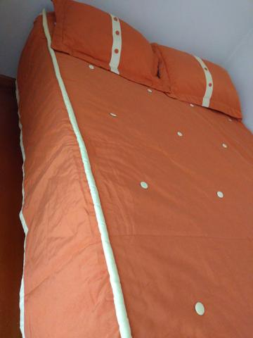 Colcha casal cama box semi nova 150 reais - Utilidades domésticas