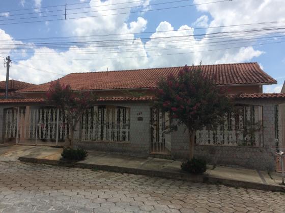Ótima casa com vista panorâmica em São Lourenço/MG