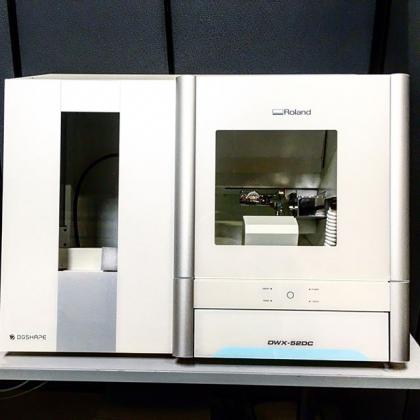 Roland DWX-52DC 5-Axis Dental Milling Machine With Automatic Disc Changer