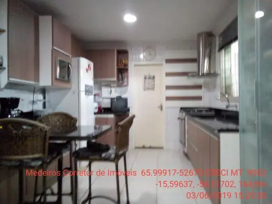 Casa com um terreno lateral no Jardim Cuiabá