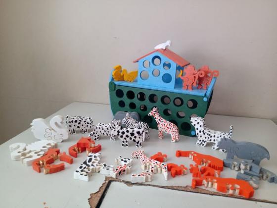 Arca de Noé Educativa em madeira (com 13 pares de animais)