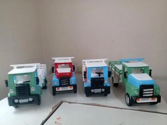 Brinquedos em madeira pura