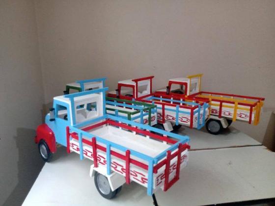 Caminhão Carroceria de brinquedo em madeira (Grande)