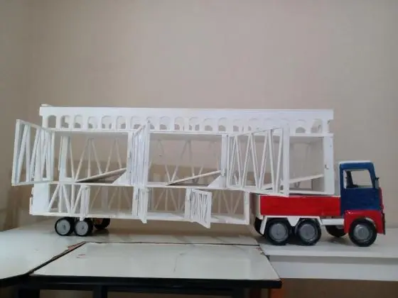 Carreta cegonha de brinquedo em madeira pura (completa)
