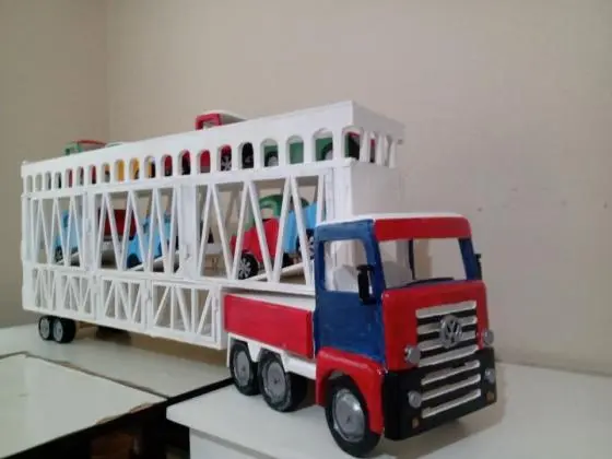 Carreta cegonha de brinquedo em madeira pura (completa)