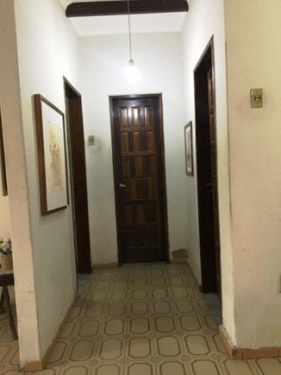 Casa com 5 quartos e 3 banheiros em rua tranquila e próximo ao centro de João Pessoa