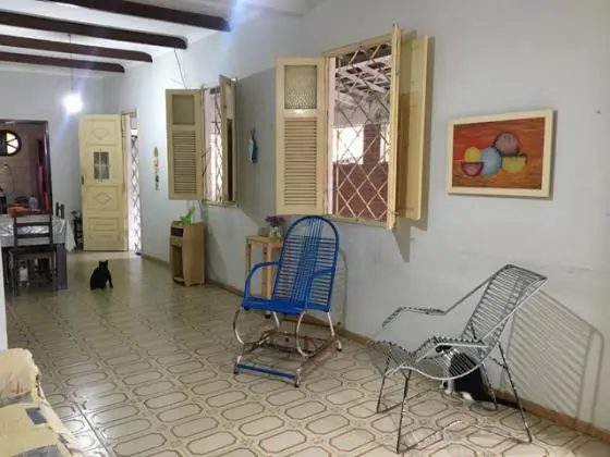Casa com 5 quartos e 3 banheiros em rua tranquila e próximo ao centro de João Pessoa