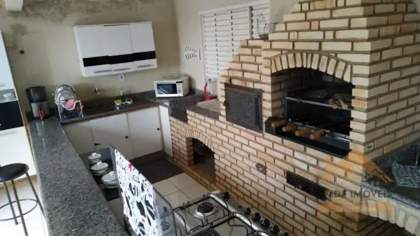 EXCELENTE IMÓVEL COM MUITO LUXO, CONFORTO E LOCALIZAÇÃO PRIVILEGIADA...