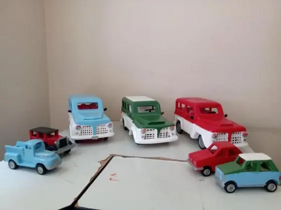 Réplicas e Miniaturas de carros antigos ou atuais em madeira
