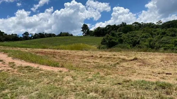 Terreno de 1.000m2 no interior de São Paulo