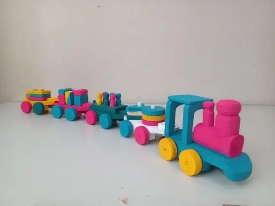 Trenzinho educativo colorido e em madeira