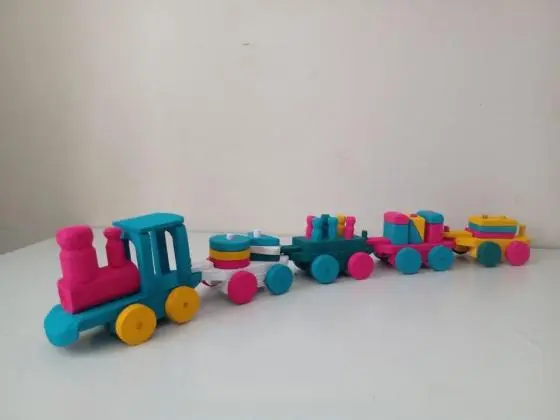 Trenzinho educativo colorido e em madeira