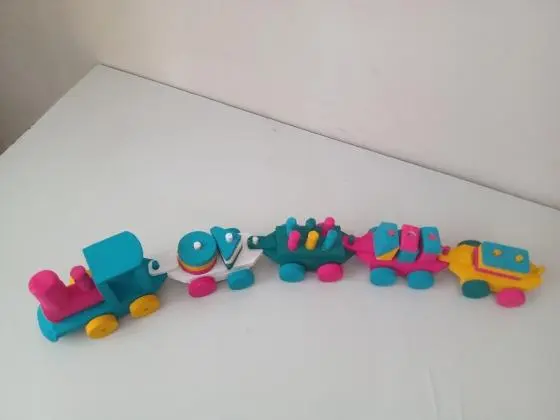 Trenzinho educativo colorido e em madeira