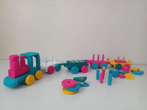 Trenzinho educativo colorido e em madeira