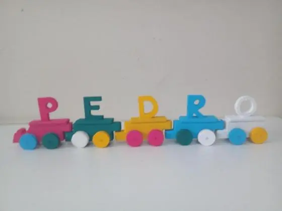 Trenzinho pedagógico personalizado (com o nome) de madeira