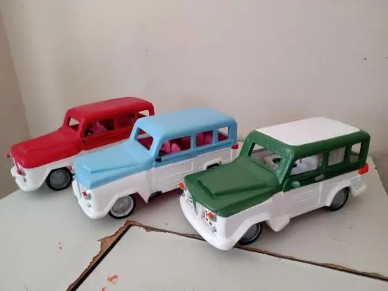 Réplicas da Rural Willys (em madeira)