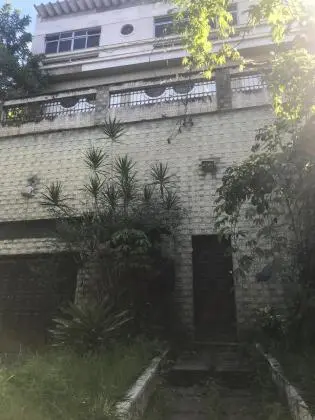 VENDO BELÍSSIMO CASARÃO TRIPLEX ESTRADA DOS BANDEIRANTES  - VARGEM PEQUENA 300m2 OU PERMUTO POR CAMPOS OU VITÓRIA ES