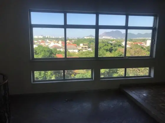 VENDO BELÍSSIMO CASARÃO TRIPLEX ESTRADA DOS BANDEIRANTES  - VARGEM PEQUENA 300m2 OU PERMUTO POR CAMPOS OU VITÓRIA ES