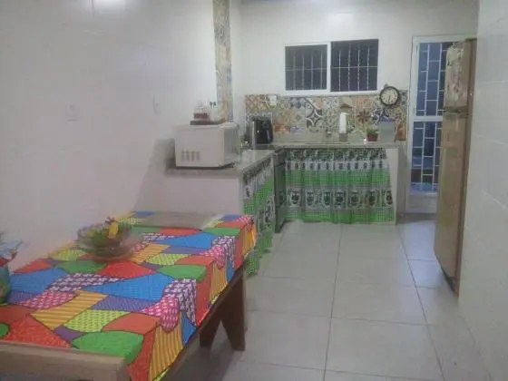 Vendo lindo sobrado com 2 casas reformadas no bairro do Paraíso - São Gonçalo, quintal e 1 vaga ou permuto por Volta Redonda