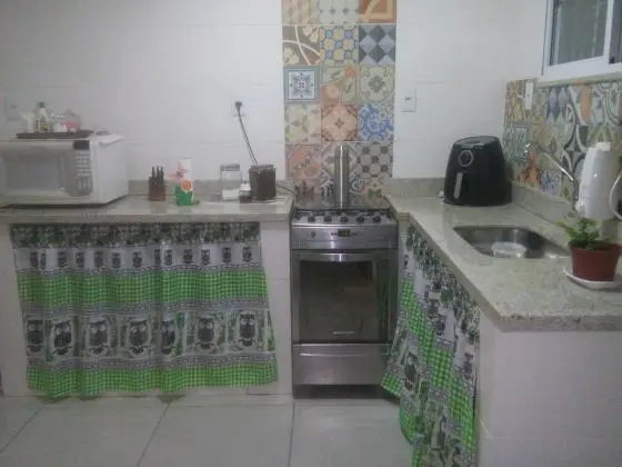 Vendo lindo sobrado com 2 casas reformadas no bairro do Paraíso - São Gonçalo, quintal e 1 vaga ou permuto por Volta Redonda
