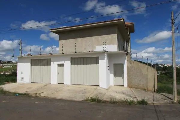 VENDO RESIDÊNCIA ALTO PADRÃO NO BAIRRO COLINA VERDE
