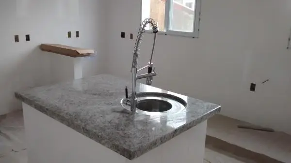 VENDO RESIDÊNCIA ALTO PADRÃO NO BAIRRO COLINA VERDE
