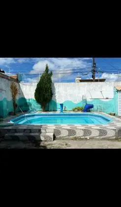 Casa Com primeiro andar e piscina