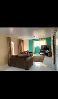Casa Com primeiro andar e piscina