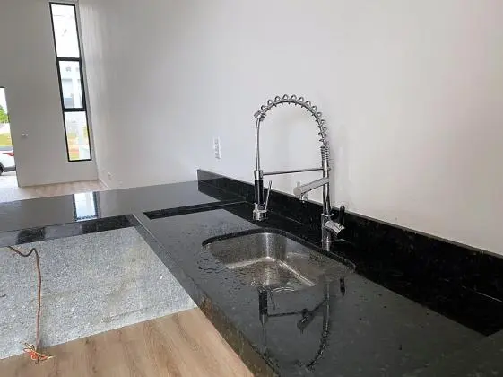 Casa Condomínio Phytus, 3 Dormitórios, uma Suíte, 158m2, 2 vaga de garagem.