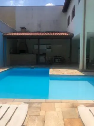 Casa em Quitaúna com 5 quartos e 8 banheiros