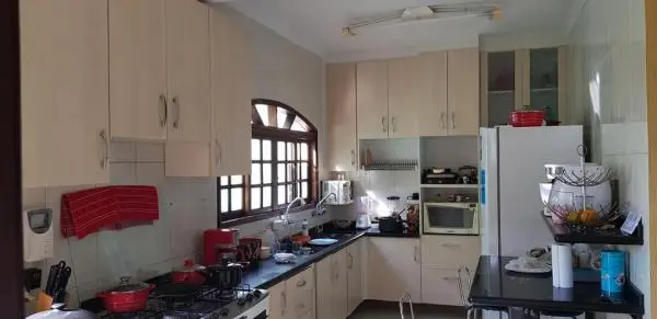 Casa em Quitaúna com 5 quartos e 8 banheiros