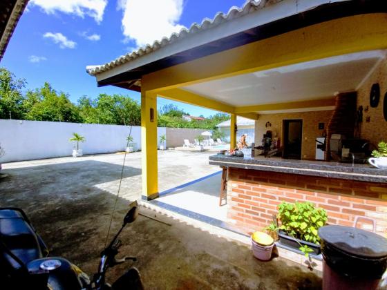 Lindíssima casa em Itaipuaçu - Maricá com 5 qts,sendo 4 suítes,2 salas,hidromassagem e piscina,3 vagas,aceito permuta RO ou Icaraí