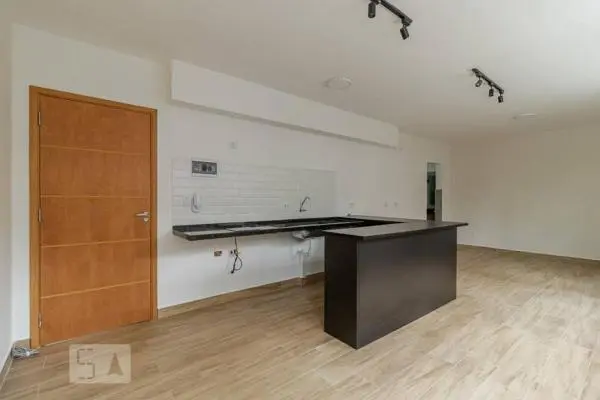 LOFT CONFORTÁVEL AO LADO DO METRO SANTA CRUZ