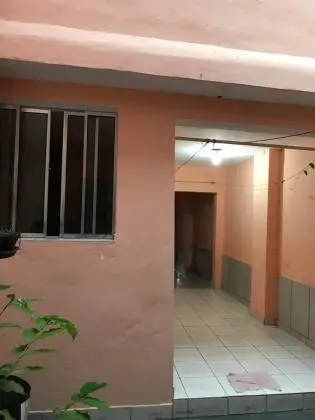 Sobrados com duas casas no fundo do quintal