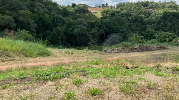 Terreno de 500m2 no interior de São Paulo, fácil acesso com 100% asfalto, próximo a comércios