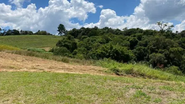 Terreno de 500m2 no interior de São Paulo, fácil acesso com 100% asfalto, próximo a comércios