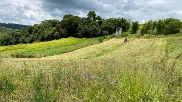 Terreno de 500m2 no interior de São Paulo, fácil acesso com 100% asfalto, próximo a comércios