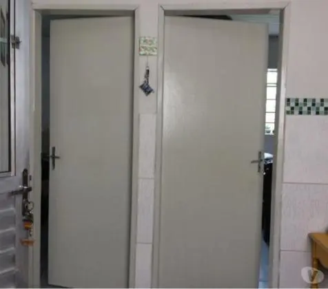Vende-se uma casa em Candeias.
