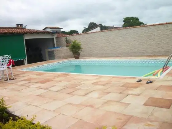 VENDO BELÍSSIMA CASA COM APTO ANEXO EM ARARUAMA NO COQUEIRAL, PRÓXIMO AO BARBUDO, PISCINA, SAUNA E 5 VAGAS