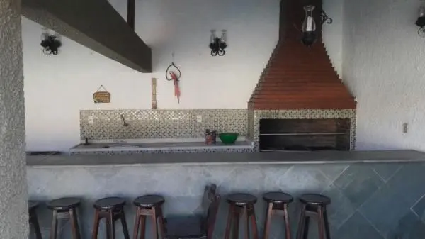 VENDO BELÍSSIMA CASA COM APTO ANEXO EM ARARUAMA NO COQUEIRAL, PRÓXIMO AO BARBUDO, PISCINA, SAUNA E 5 VAGAS
