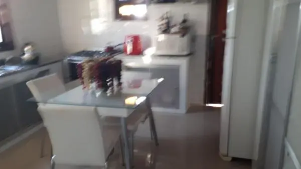 VENDO BELÍSSIMA CASA COM APTO ANEXO EM ARARUAMA NO COQUEIRAL, PRÓXIMO AO BARBUDO, PISCINA, SAUNA E 5 VAGAS