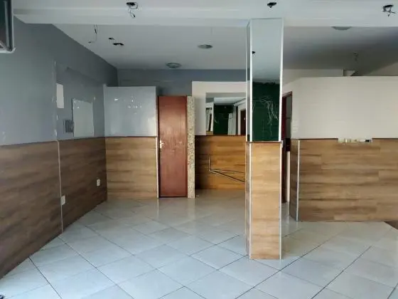 Aluga-se Loja Grande 10 Minutos do Centro de Nova Iguaçu