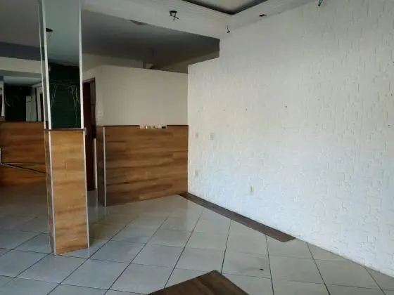Aluga-se Loja Grande 10 Minutos do Centro de Nova Iguaçu