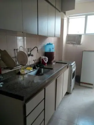 Apartamento Loft impecável há duas quadras da Praia das Pitangueiras no Guarujá