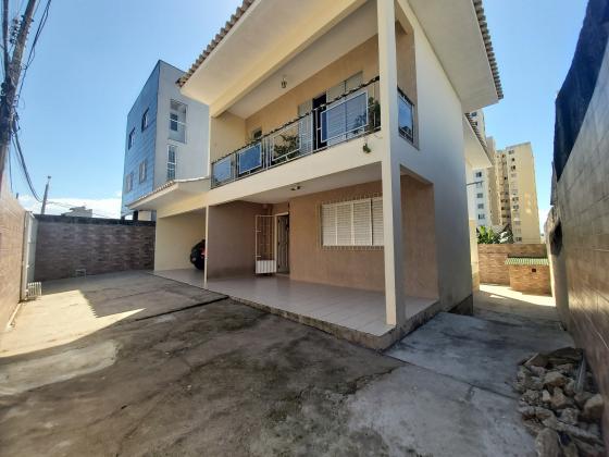 Casa com 4 dorms,Areias,São José - R$ 569 mil