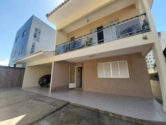 Casa com 4 dorms, Areias, São José - R$ 569 mil