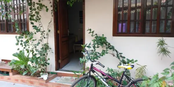 Casa duplex com terraço em condomínio fechado, 2 vagas carro com cobertura zetaflex.
