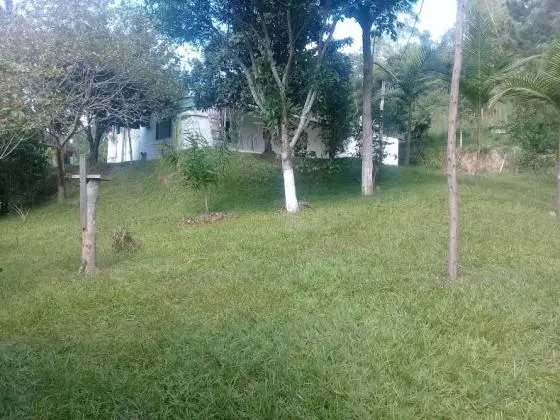 Sítio com lago e piscina