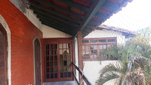 Vendo sobrado com 2 lindas casas, juntas ou separadas na Avenida Roosevelt, Barra do Imbuí - Teresópolis