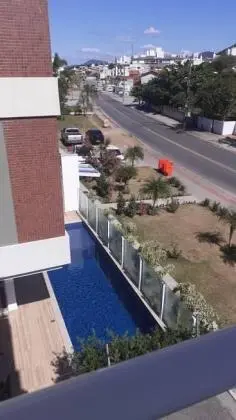 Apartamento de 02 dormitórios próximo a Praia do Campeche.
